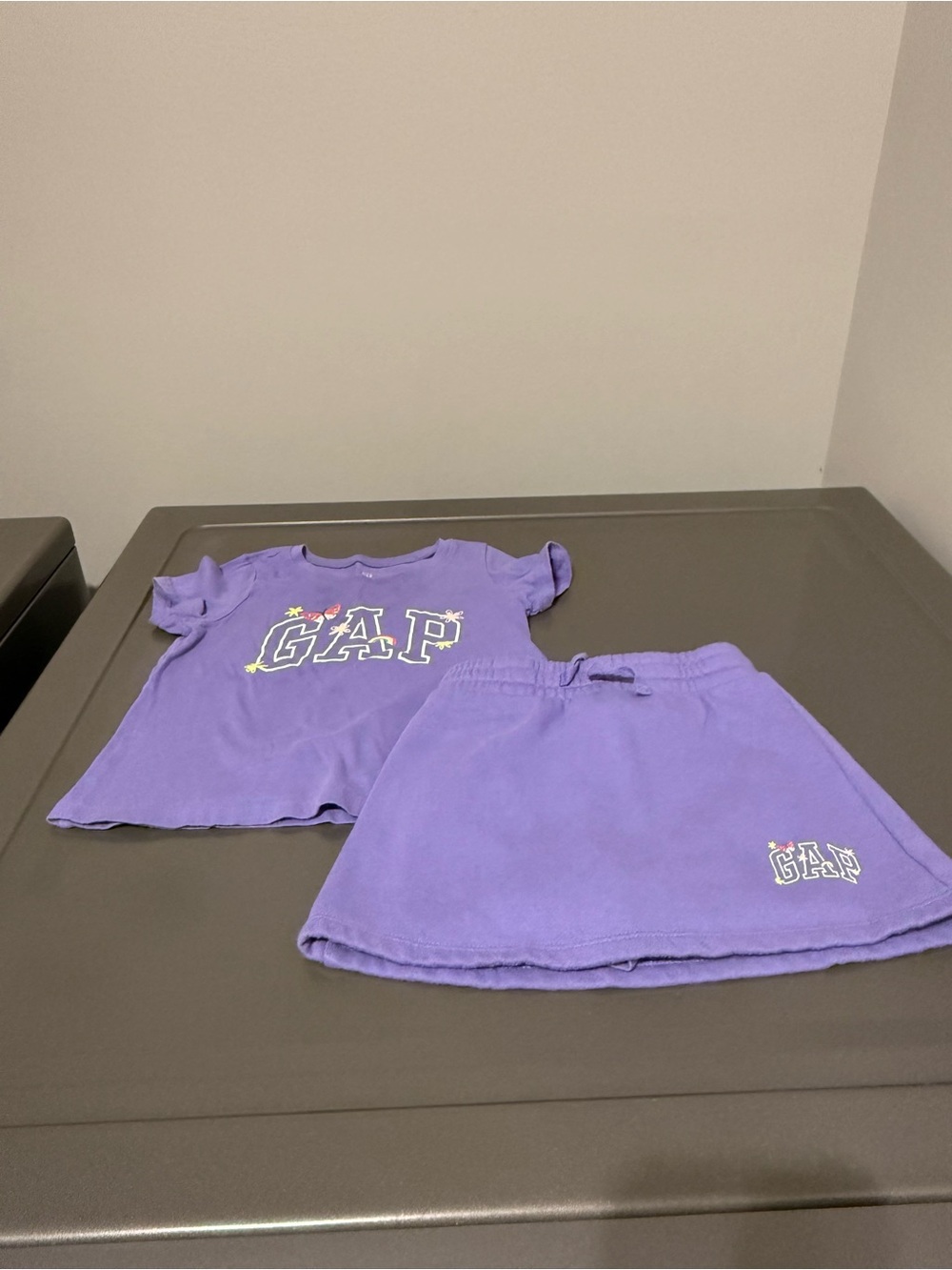 GAP Lavender Tee and Skirt Set with Logo Stars
